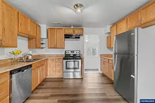 407 Jersey St, Silverton, OR 97381 - Photo 11