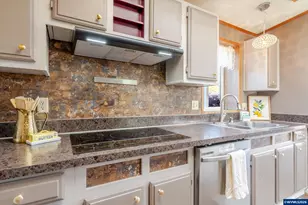 34505 Riverside Dr, Albany, OR 97321 - Photo 15