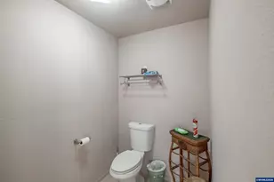 1054 N River Rd, Sweet Home, OR 97386 - Photo 17