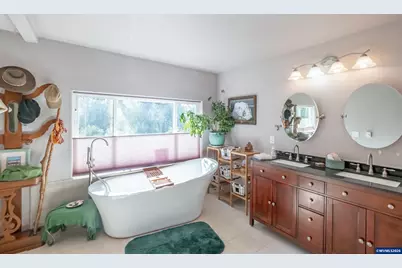 1054 N River Rd, Sweet Home, OR 97386 - Photo 15