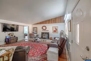 1054 N River Rd, Sweet Home, OR 97386 - Photo 5