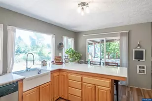 1054 N River Rd, Sweet Home, OR 97386 - Photo 31