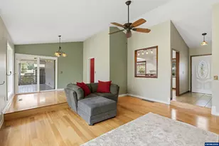 2055 SE Oak Crest Dr Dr, Hillsboro, OR 97123 - Photo 3