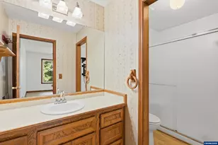 2055 SE Oak Crest Dr, Hillsboro, OR 97123 - Photo 17
