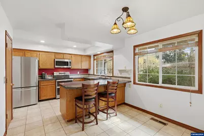 2055 SE Oak Crest Dr, Hillsboro, OR 97123 - Photo 11