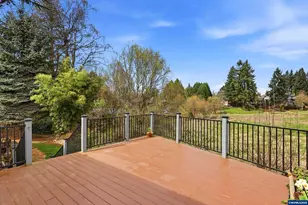 2055 SE Oak Crest Dr, Hillsboro, OR 97123 - Photo 9