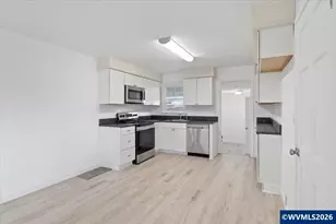 704 16th Av SW, Albany, OR 97321 - Photo 9