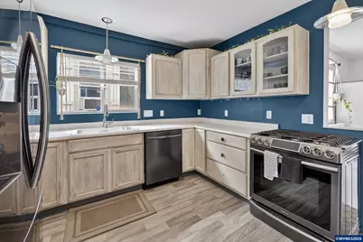 1437 SW 10th St, Dallas, OR 97338 - Photo 17