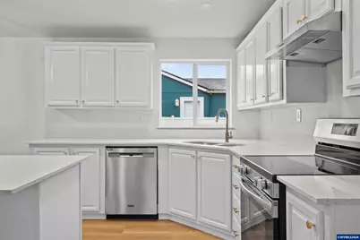 20983 Brentwood Ct NE, Donald, OR 97020 - Photo 9