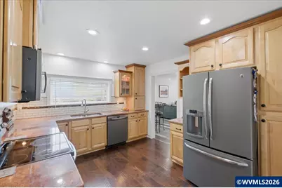 204 N 3rd St, Jefferson, OR 97352 - Photo 9