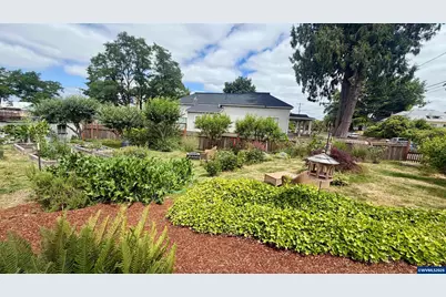 204 N 3rd St, Jefferson, OR 97352 - Photo 29