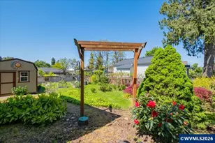 204 N 3rd St, Jefferson, OR 97352 - Photo 25