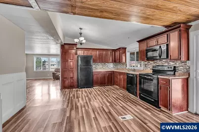 1428 NW 5th St, McMinnville, OR 97128 - Photo 5