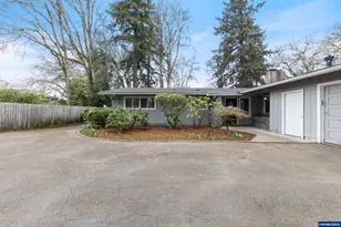 160 Oak Ln, Lebanon, OR 97355 - Photo 3