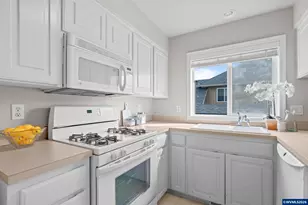 252 Carnelia St SE, Salem, OR 97306 - Photo 9