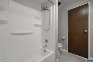 38611 Century Dr NE, Albany, OR 97322 - Photo 15