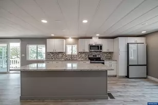 38611 Century Dr NE, Albany, OR 97322 - Photo 23