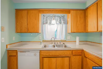 2736 S 12th St, Lebanon, OR 97355 - Photo 7