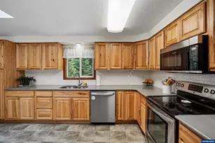 28826 Berlin Rd, Sweet Home, OR 97386 - Photo 9