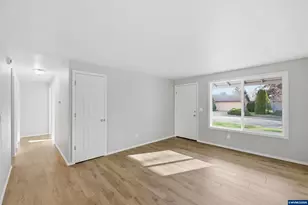 5663 Sugar Plum Ave SE, Salem, OR 97306 - Photo 5