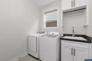 1643 York Butte Ave SE, Salem, OR 97306 - Photo 31