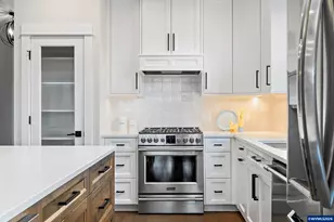 1643 York Butte Ave SE, Salem, OR 97306 - Photo 15