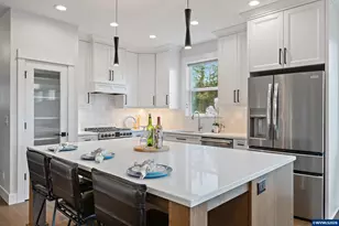 1643 York Butte Ave SE, Salem, OR 97306 - Photo 13