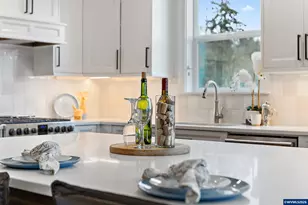 1643 York Butte Ave SE, Salem, OR 97306 - Photo 11