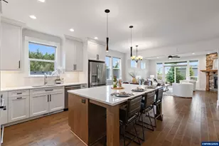 1643 York Butte Ave SE, Salem, OR 97306 - Photo 9