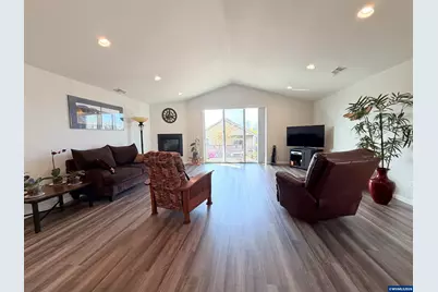 2107 SE Academy St, Dallas, OR 97338 - Photo 15