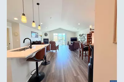 2107 SE Academy St, Dallas, OR 97338 - Photo 13