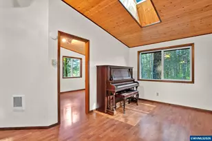 23220 Burgett Creek Rd, Philomath, OR 97370 - Photo 21