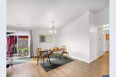 1078 S 7th St, Independence, OR 97351 - Photo 9