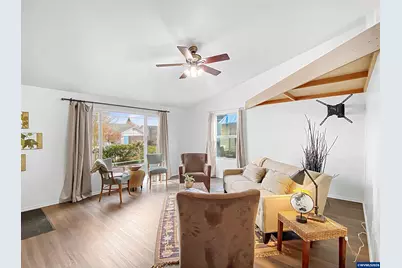 1078 S 7th St, Independence, OR 97351 - Photo 3