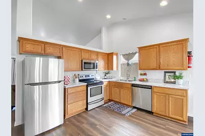 1078 S 7th St, Independence, OR 97351 - Photo 7