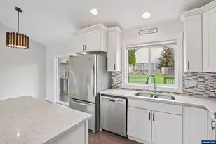 2253 Mosswood Ct S, Salem, OR 97306 - Photo 9