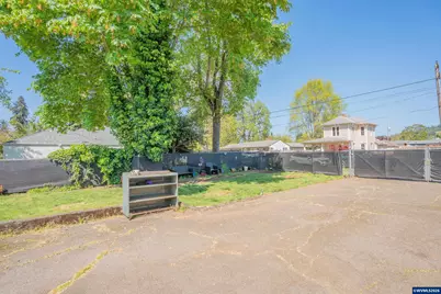 1178 Hiatt (1174, 1160) St, Lebanon, OR 97355 - Photo 5