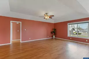 1694 Sunrise Cir NW, Salem, OR 97304 - Photo 9