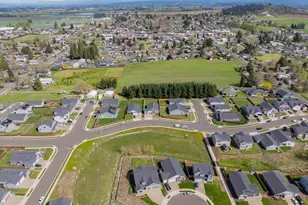 315 Cypress St, Mount Angel, OR 97362 - Photo 3