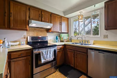 1584 NW Spray Ct, Roseburg, OR 97471 - Photo 5