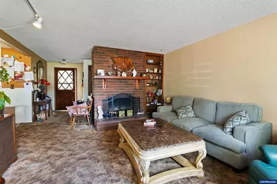 1584 NW Spray Ct, Roseburg, OR 97471 - Photo 3