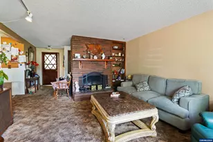 1584 NW Spray Ct, Roseburg, OR 97471 - Photo 3