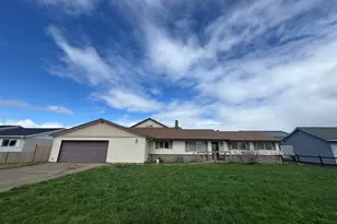 634 Cessna St, Independence, OR 97351 - Photo 1