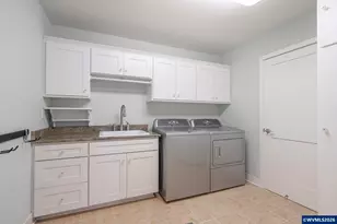 1068 NW 6th Ct, Lincoln City, OR 97367 - Photo 5