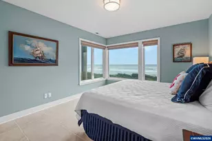 1068 NW 6th Ct, Lincoln City, OR 97367 - Photo 11