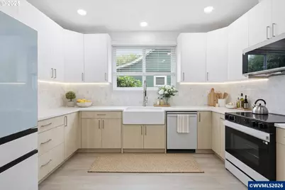 437 NE Fargo St, Portland, OR 97212 - Photo 9