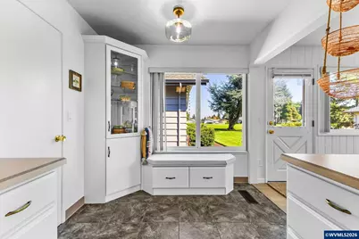 3318 Oakcrest Dr NW, Salem, OR 97304 - Photo 9