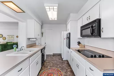 3318 Oakcrest Dr NW, Salem, OR 97304 - Photo 9