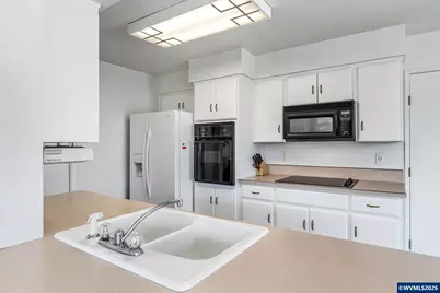 3318 Oakcrest Dr NW, Salem, OR 97304 - Photo 11