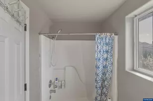 1298 Kees St, Lebanon, OR 97355 - Photo 29